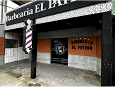 Lado de fora, frente da barbearia